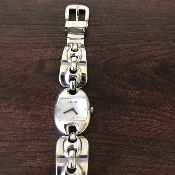 *Fabulous GUCCI Buckle Watch W/ Mother of Pearl* - Picture 6 of 8